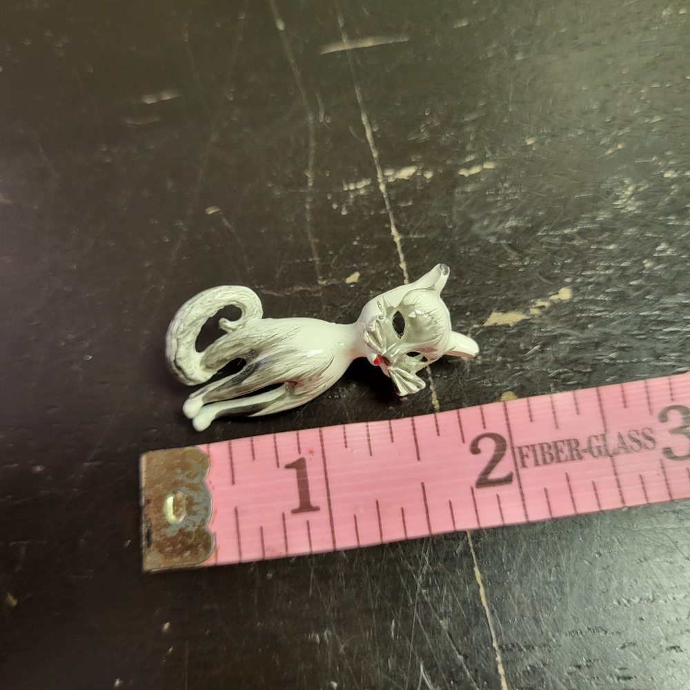 Cat Pin - Picture 2 of 3